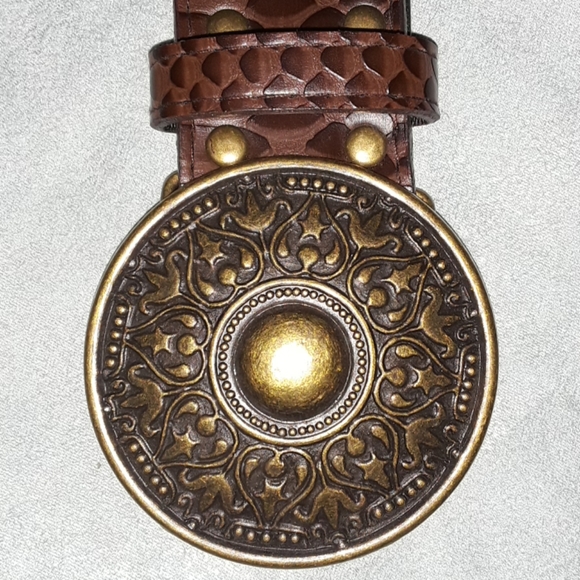 Brown medallion buckle detach. embossed belt - Picture 5 of 5